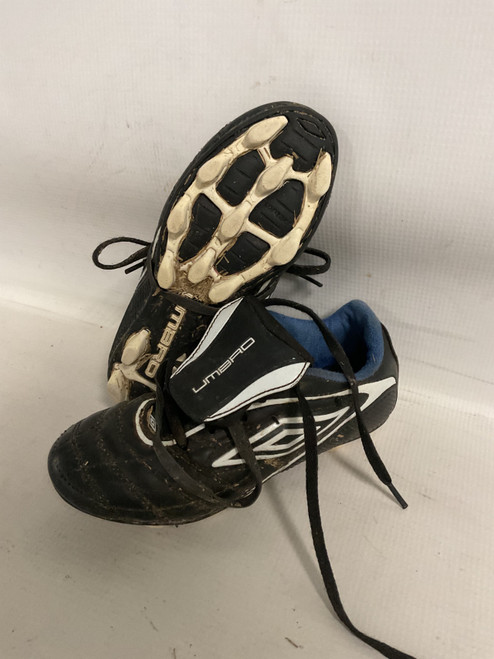 Vist Large View of Product Image Which is Used Umbro Soccer Cleats Black Junior 01