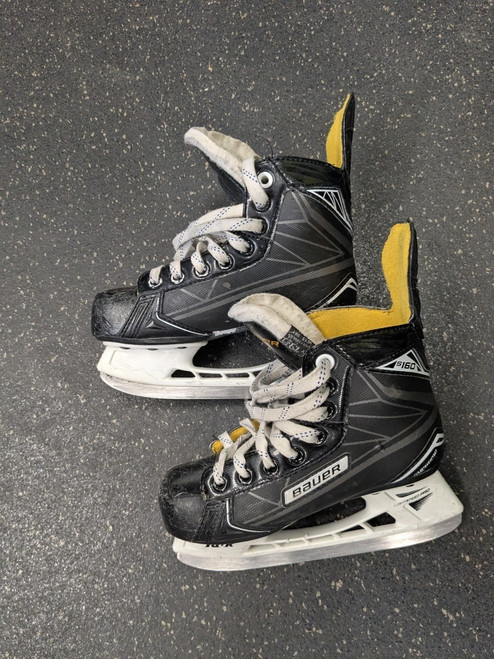Vist Large View of Product Image Which is Used Bauer S160 Youth Hockey Skate Youth 13.5