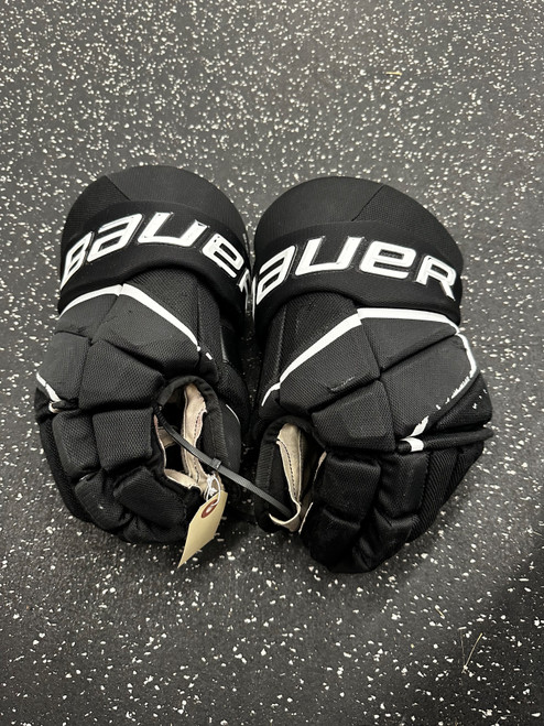 Vist Large View of Product Image Which is Used Bauer VAPOR X Senior Gloves Black 15"