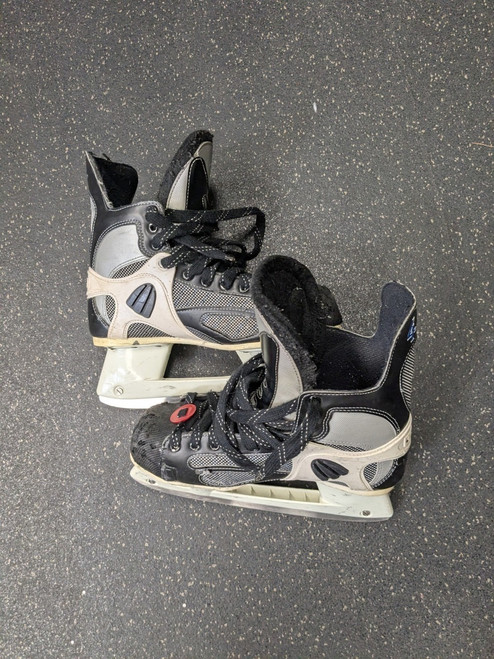 Vist Large View of Product Image Which is Used CCM TACKS 452 Senior Hockey Skate Senior 9