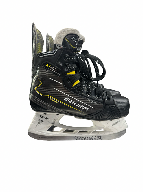 Vist Large View of Product Image Which is Used Bauer SUPREME M40 Junior Hockey Skate Junior 03.5
