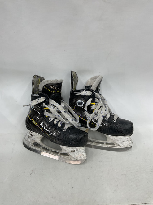 Vist Large View of Product Image Which is Used Bauer M40 SIZE 3 Junior Hockey Skate Junior 03