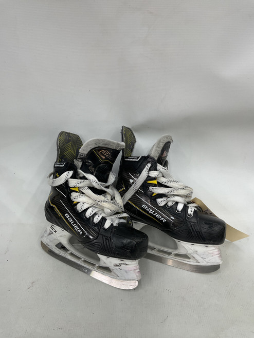 Vist Large View of Product Image Which is Used Bauer M40 SIZE 3 Junior Hockey Skate Junior 03.5
