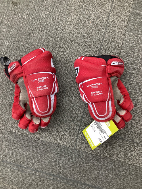 Vist Large View of Product Image Which is Used Bauer VAPOR XII Junior Gloves Red 11"