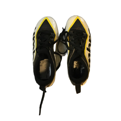 Vist Large View of Product Image Which is Used Umbro Soccer Cleats White Junior 01