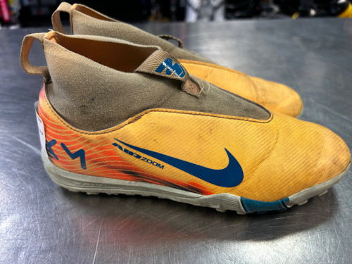 Vist Large View of Product Image Which is Used Nike Soccer Turf Shoes Orange Junior 02