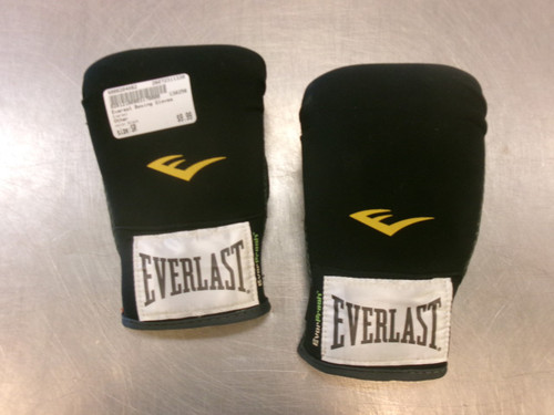 Vist Large View of Product Image Which is Used Everest Boxing Gloves Black Senior
