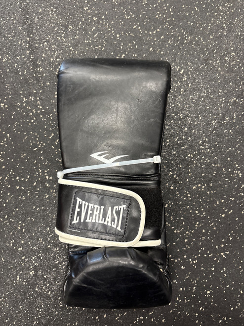 Vist Large View of Product Image Which is Used Everlast Martial Arts Hand Pads Black L/XL