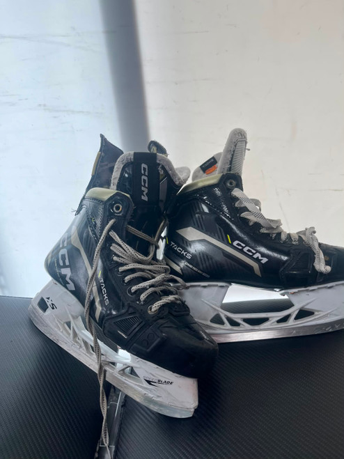Vist Large View of Product Image Which is Used CCM AS-V Senior Hockey Skate Senior 6.5