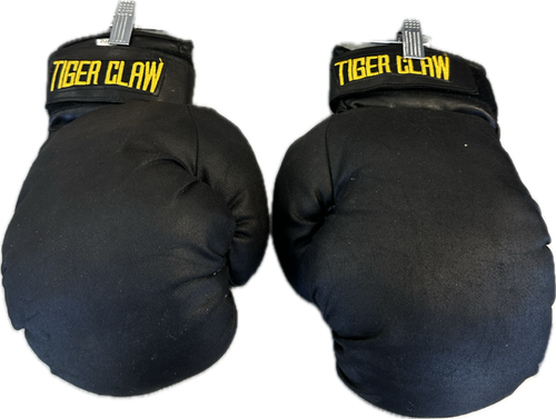 Vist Large View of Product Image Which is Used Tiger Claw Boxing Gloves Black Senior