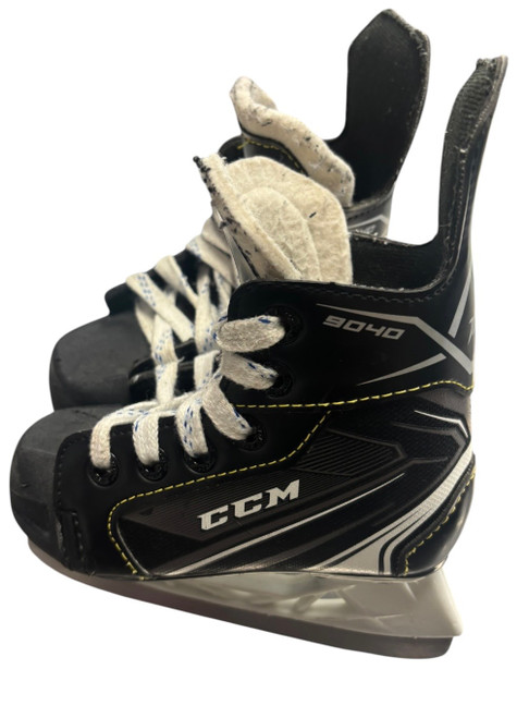Vist Large View of Product Image Which is Used CCM TACKS 9040 Youth Hockey Skate Youth 08.0