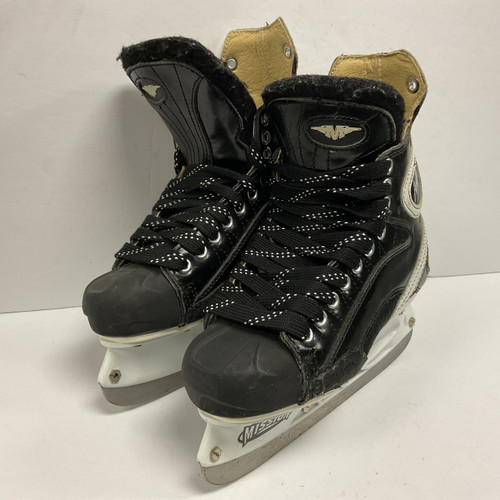 Vist Large View of Product Image Which is Used Mission AMP 4 Junior Hockey Skate Black Junior 04.5