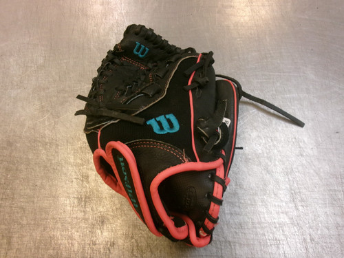 Vist Large View of Product Image Which is Used Wilson FAST PITCH RH Throw Fastpitch Gloves Black 12"