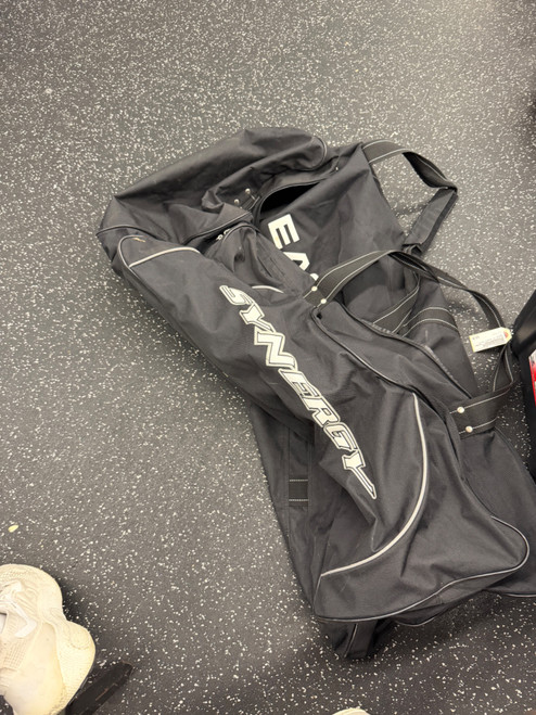 Vist Large View of Product Image Which is Used Easton Jr Hockey Carry Black