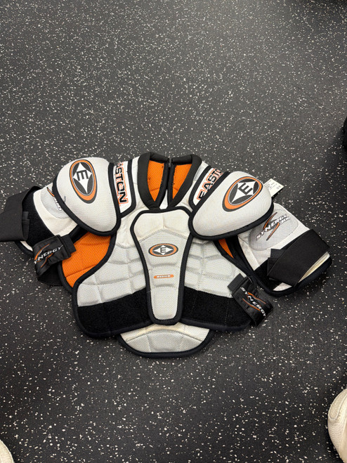 Vist Large View of Product Image Which is Used Easton SYNERGY 300 Junior Shoulder Pads MD
