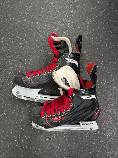 Vist Large View of Product Image Which is Used CCM RBZ Junior Hockey Skate Junior 03