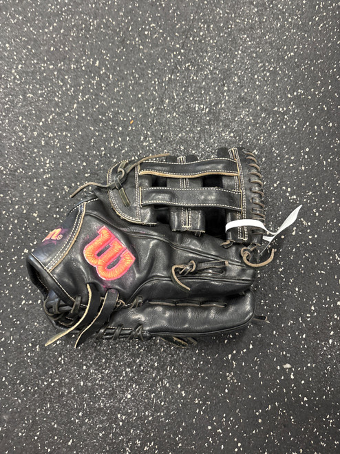 Vist Large View of Product Image Which is Used Wilson PP05 A2000 BB/SB Glove RH Throw Black 11 1/2"