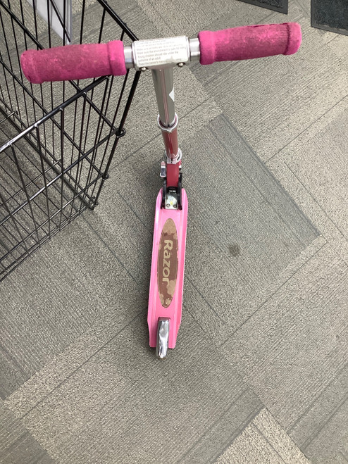 Vist Large View of Product Image Which is Used Razor 2 WHEEL SCOOTER Scooter Pink