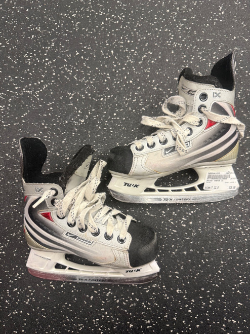 Vist Large View of Product Image Which is Used Bauer VAPOR IX Youth Hockey Skate Youth 12.0