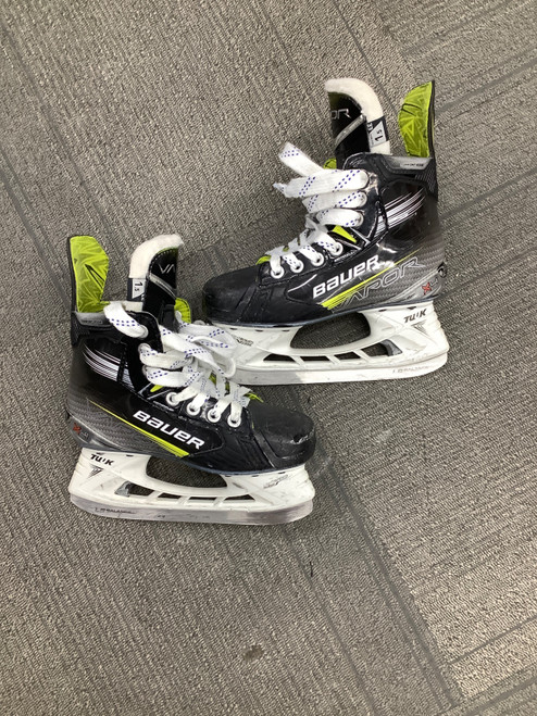 Vist Large View of Product Image Which is Used Bauer VAPOR X4 Junior Hockey Skate Junior 01.5