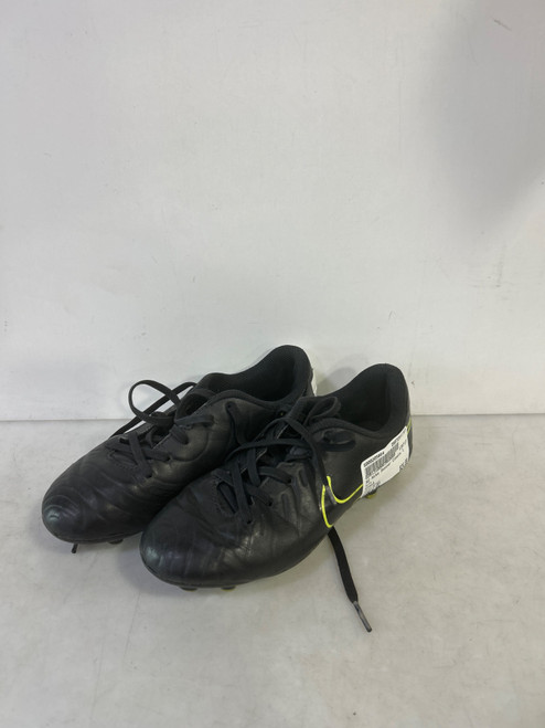 Vist Large View of Product Image Which is Used Nike Soccer Cleats Black Junior 01