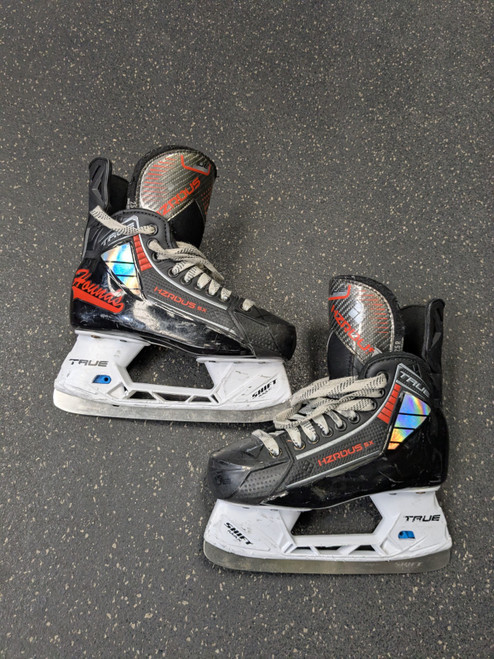 Vist Large View of Product Image Which is Used True HZRDUS 5X Junior Hockey Skate Junior 02.5