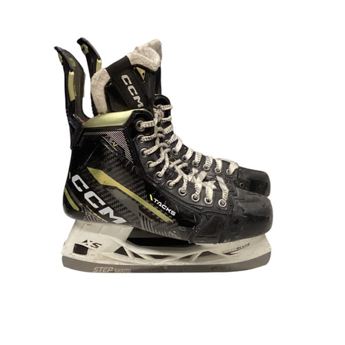 Vist Large View of Product Image Which is Used CCM AS V PRO Senior Hockey Skate Senior 7.5