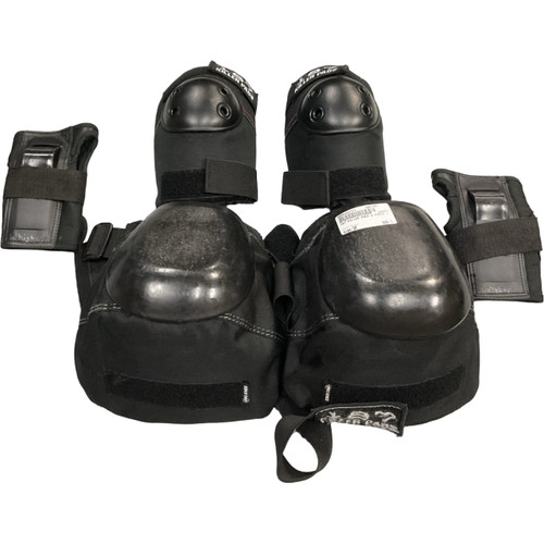 Vist Large View of Product Image Which is Used Inline Protective Set Black Senior