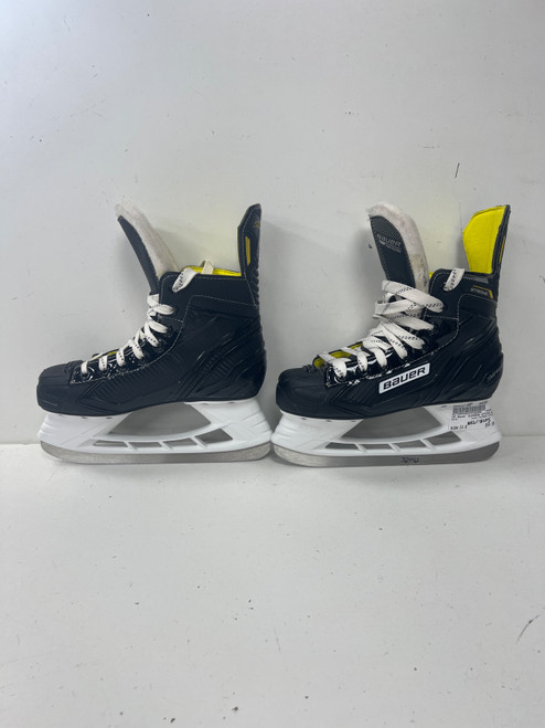 Vist Large View of Product Image Which is Used Bauer SUPREME STRIKE Intermediate Hockey Skate Intermediate 4.0