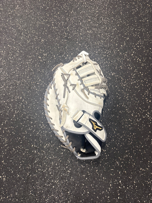 Vist Large View of Product Image Which is Used Mizuno GXF 50FPW2 BB/SB First Base LH Throw White 13"