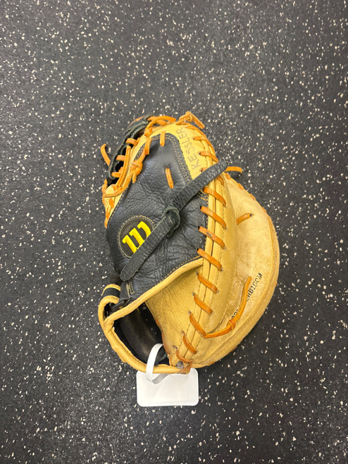 Vist Large View of Product Image Which is Used Wilson A05RB10CM BB/SB Catchers RH Throw Brown 32"