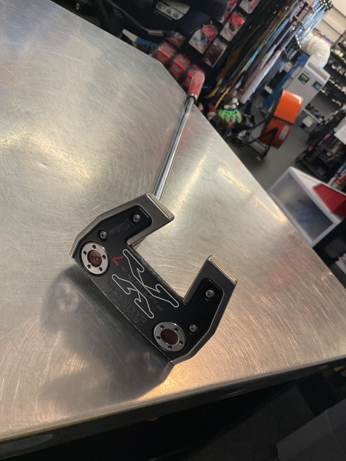 Vist Large View of Product Image Which is Used Scotty Cameron FUTURA 7 Mens Putter RH