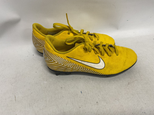 Vist Large View of Product Image Which is Used Nike MERCURIEL VAPOR 12 Soccer Cleats Yellow Junior 04.5