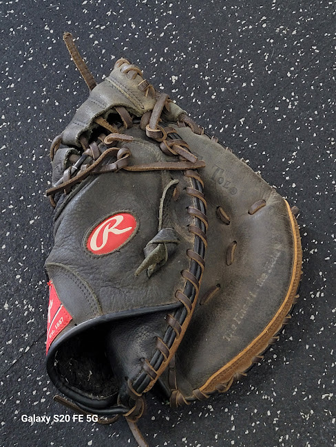 Vist Large View of Product Image Which is Used Rawlings PREMIUM SERIES BB/SB Catchers RH Throw Brown And Black 32 1/2"