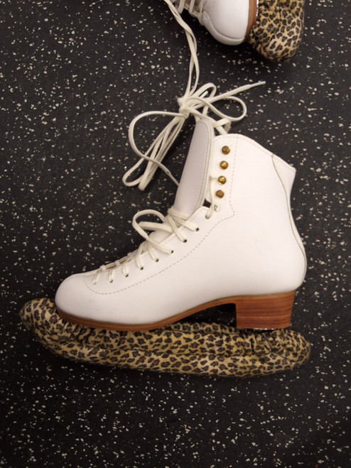 Vist Large View of Product Image Which is Used Jackson 2070 WomensFigure Skate White Senior 6.5