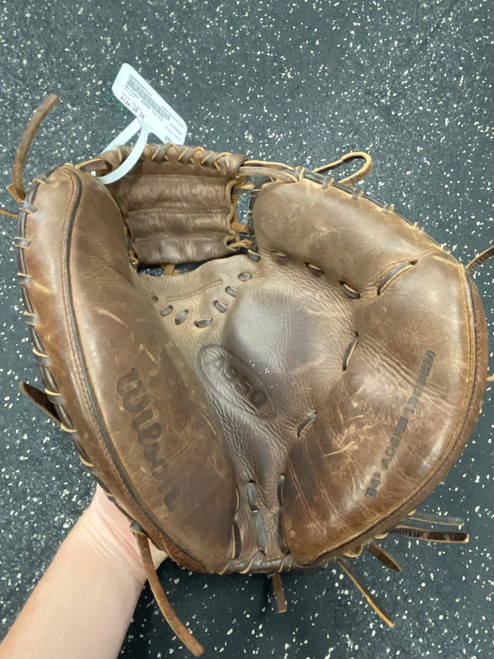 Vist Large View of Product Image Which is Used Wilson A950 BB/SB Catchers RH Throw Brown 34"
