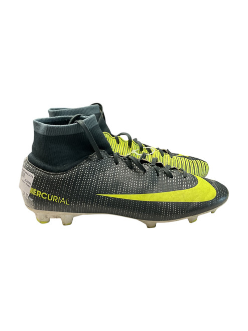 Vist Large View of Product Image Which is Used Nike Soccer Cleats Grey Senior 7