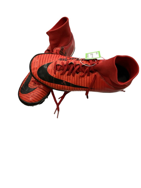 Vist Large View of Product Image Which is Used Nike Soccer Indoor Shoes Red Senior 8.5