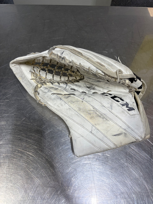 Vist Large View of Product Image Which is Used CCM EFLEX 5.5 Senior Goalie Catcher White
