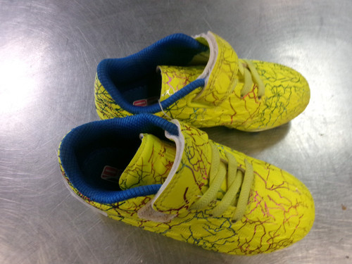 Vist Large View of Product Image Which is Used Soccer Cleats Yellow Youth 09.0
