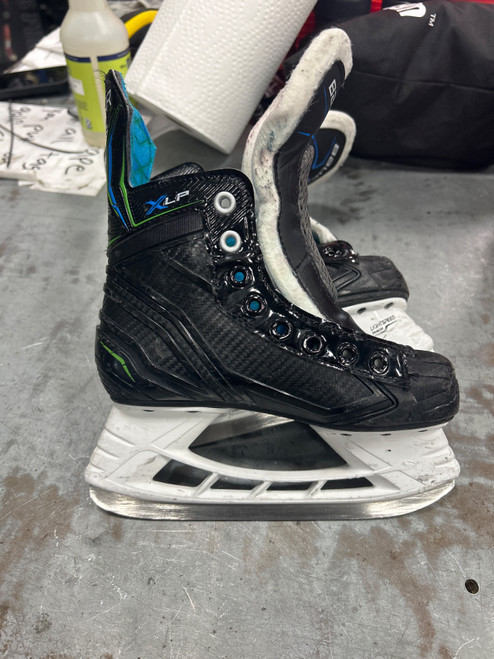Vist Large View of Product Image Which is Used Bauer YOUTH SKATES Junior Hockey Skate Junior 01.5