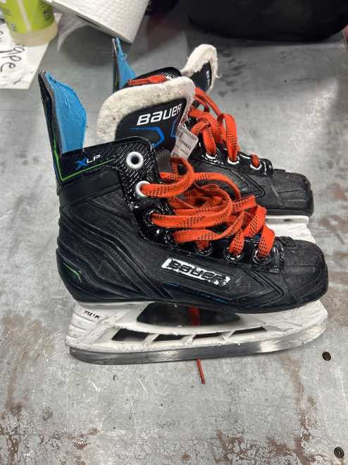 Vist Large View of Product Image Which is Used Bauer YOUTH SKATES Junior Hockey Skate Junior 01.5