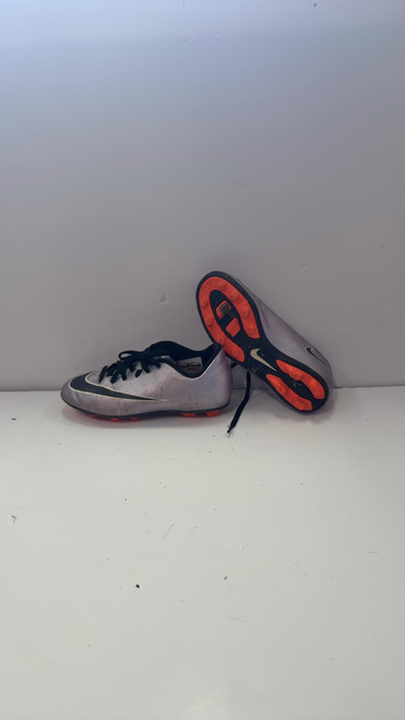 Vist Large View of Product Image Which is Used Nike Soccer Cleats None Junior 03