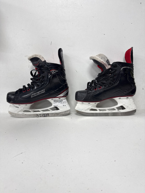Vist Large View of Product Image Which is Used Bauer VAPOR X500 Intermediate Hockey Skate Intermediate 4.5