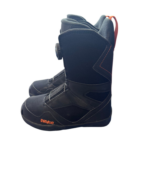 Vist Large View of Product Image Which is Used ThirtyTwo KIDS BOA Boys Snowboard Boots Black Junior 04