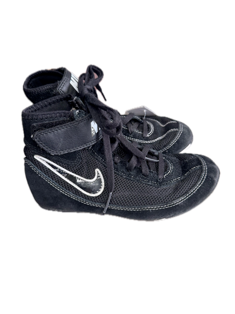Vist Large View of Product Image Which is Used Nike Wrestling Shoes Black Junior 02.5