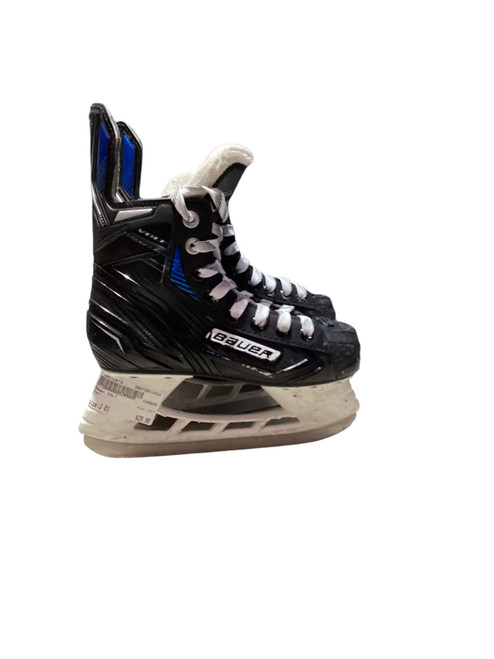 Vist Large View of Product Image Which is Used Bauer VOLT Junior Hockey Skate Junior 01
