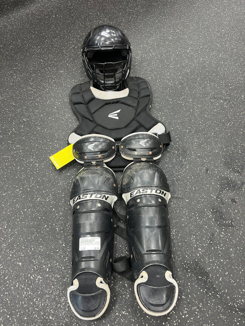 Vist Large View of Product Image Which is Used Easton BLACK MAGIC 2.0 HELMET/CP/LG YOUTH SET Catchers Helmet w/Mask Black SM