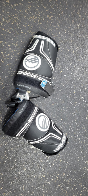 Vist Large View of Product Image Which is Used Maverik CHARGER Lacrosse Arm Pads/Guards Black MD