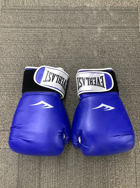 Vist Large View of Product Image Which is Used Everest Boxing Gloves Royal Blue Senior